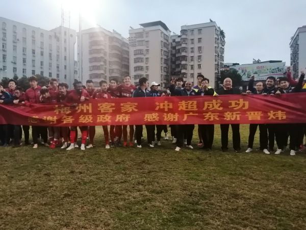 边吃胸边膜下刺激免费视频